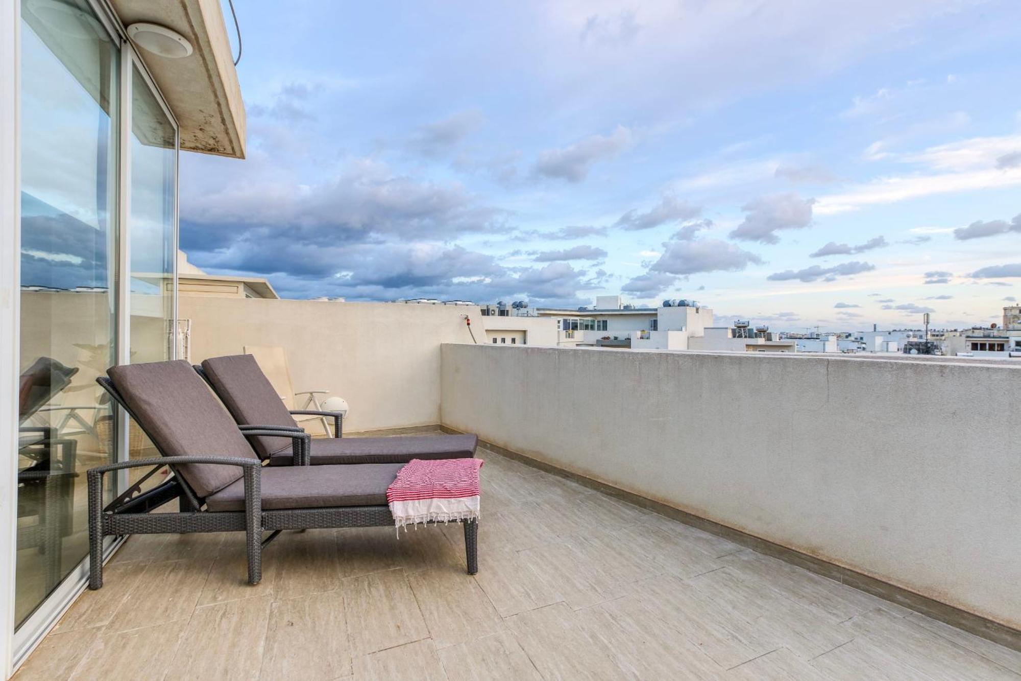 Malta Pool Penthouse Apartment *